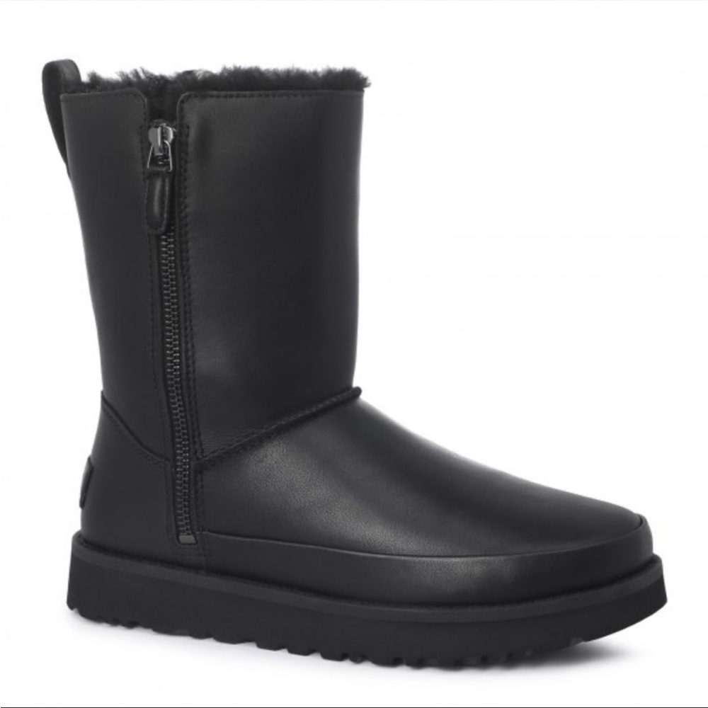 UGG Classic Zip Short